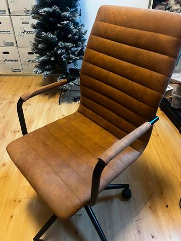 Stoere cognac-bruine bureaustoel op wielen beschikbaar voor biedingen