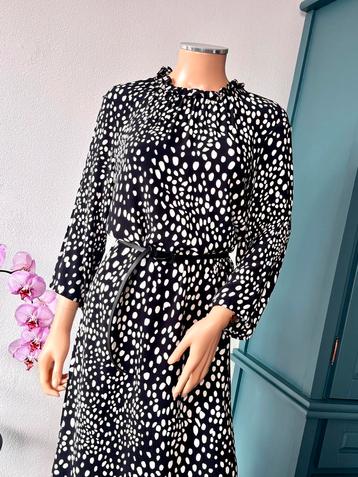 ANNA jurk maat L - zwart - wit - ruffles - print beschikbaar voor biedingen