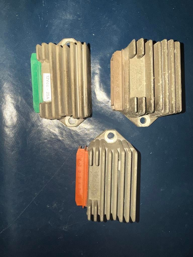 runner piaggio skipper typhoon 125cc 180cc spanningsregelaar, Ophalen of Verzenden