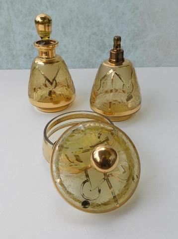 Vintage parfum set van drie vintage Booms glas. beschikbaar voor biedingen