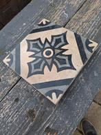 oude Franse plavuizen met motief 20x 20x 2, zie foto's/omsch, Ophalen, Steen of Klei, Minder dan 50 cm, Zo goed als nieuw