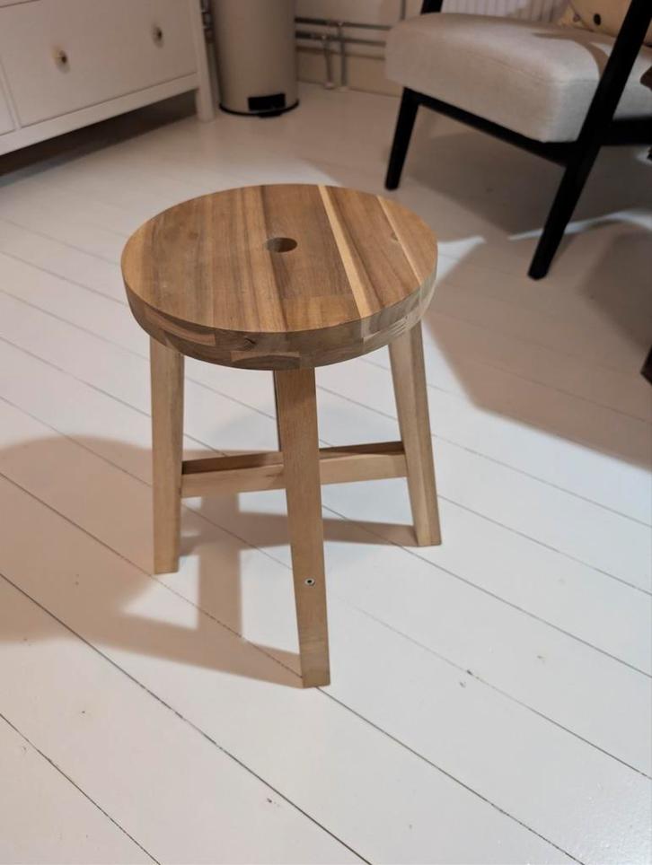 IKEA SKOGSTA Kruk - Houten Zitkruk 45cm, Huis en Inrichting, Krukjes, Gebruikt, Hout, Ophalen