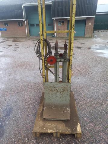 Elektrische Zakkenlift / Hooipakkenlift - 100kg beschikbaar voor biedingen