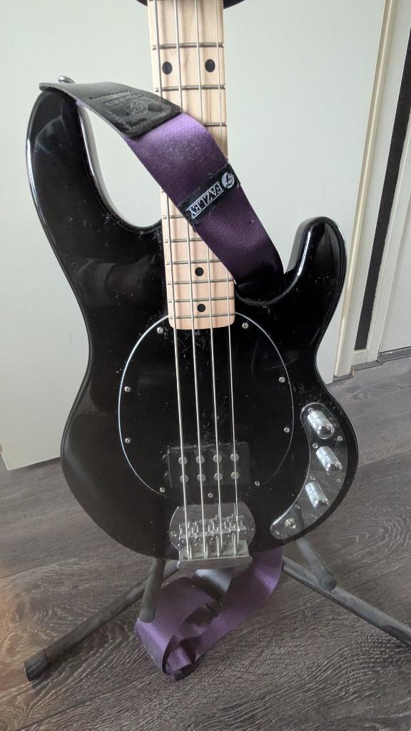 Sterling Stingray 4 Black - Elektrische basgitaar, Muziek en Instrumenten, Snaarinstrumenten | Gitaren | Bas, Zo goed als nieuw