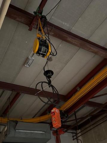 Delta Karweilier 230v 160 kg met loopkat en ophangtriangel. beschikbaar voor biedingen
