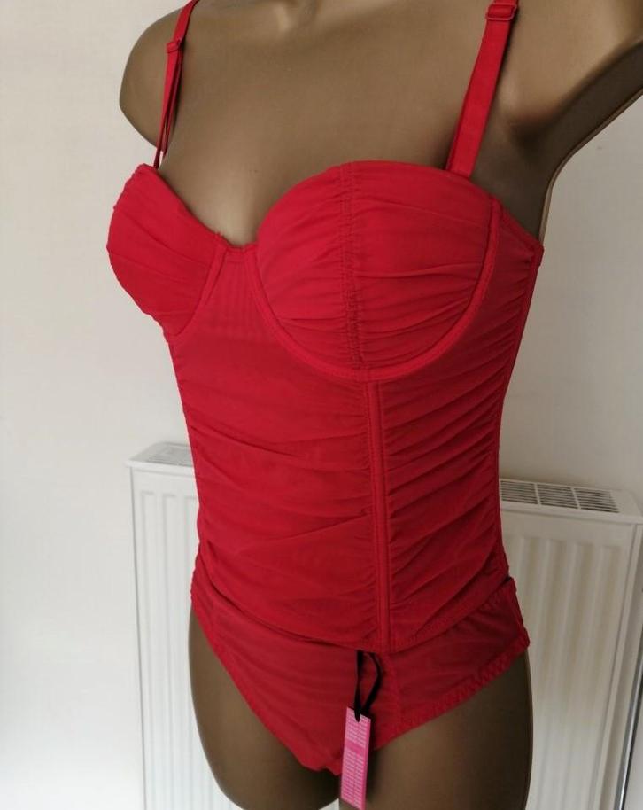 Doorzichtig Rood Torselet met String - 75C en 70D, Kleding | Dames, Ondergoed en Lingerie, Body of Korset, Rood, Ophalen of Verzenden