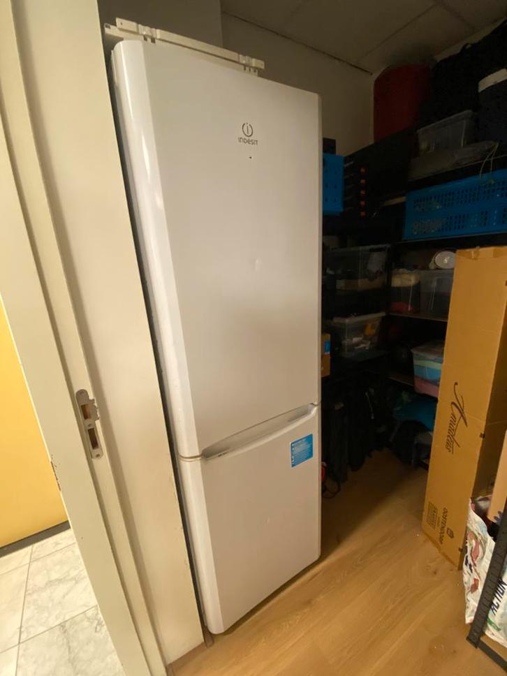 Koelvries combinatie | VANDAAG OPHALEN | Indesit | gebruikt, Witgoed en Apparatuur, Koelkasten en IJskasten, Gebruikt, Met aparte vriezer