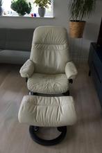 Stressless stoel met hocker, Huis en Inrichting, Fauteuils, Ophalen, Gebruikt, Hout, 50 tot 75 cm