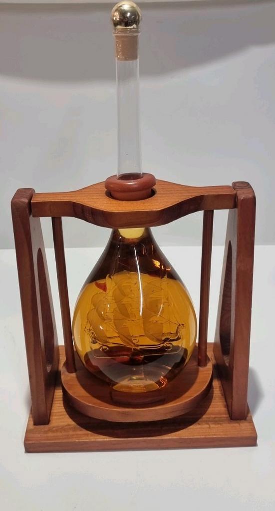 Glazen scheepsmodel van een zeilboot in fles., Antiek en Kunst, Antiek | Glas en Kristal, Ophalen of Verzenden