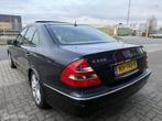 Mercedes-Benz E-Klasse 2.6 E240 Sedan AUT 2005 | Panoramadak, Auto's, Automaat, Achterwielaandrijving, Gebruikt, Beige