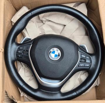 Bmw stuur met flippers en vibratiemotor en verwarmd. beschikbaar voor biedingen