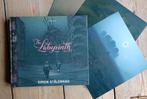 The Labyrinth   HC  + 3 art prints, Ophalen of Verzenden, Zo goed als nieuw, Simon Stalenhag