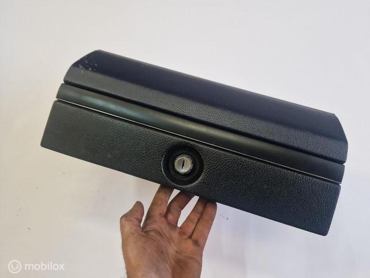 Dashboardkastje blauw Volvo 240 2.3 GLT Inj. ('82-'94), Auto-onderdelen, Dashboard en Schakelaars, Volvo, Gebruikt, Ophalen of Verzenden