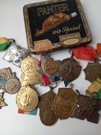 Oude medailles in sigaren blikje, Antiek en Kunst, Ophalen of Verzenden