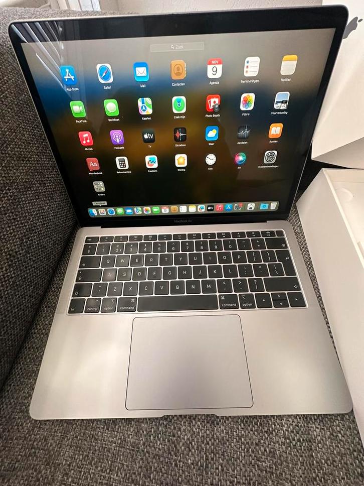 MacBook Air is aangeschaft eind 2019, Computers en Software, Apple Macbooks, Zo goed als nieuw, MacBook Air, 13 inch, Minder dan 2 Ghz