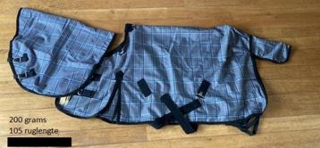 Grijs Winterdeken 200 grams met hals Maat 105 ruglengte beschikbaar voor biedingen