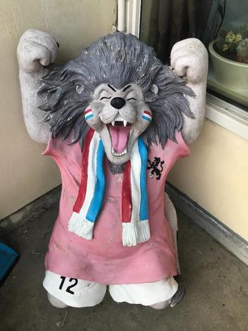 Grote Hollandse Voetbal Leeuw Polystone. beschikbaar voor biedingen