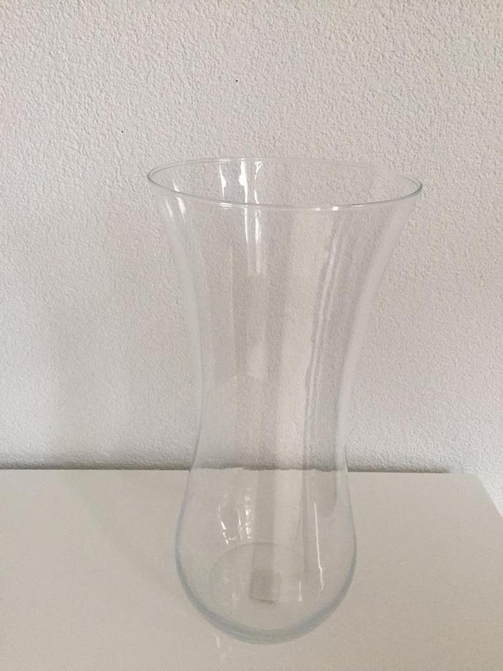 Glazen Vaas - Elegant Design, Huis en Inrichting, Woonaccessoires | Vazen, Zo goed als nieuw, Wit, 50 tot 75 cm, Glas, Ophalen of Verzenden