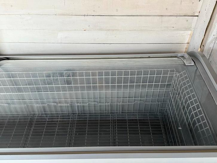 AHT Miami 250 Professionele Diepvrieskist, Doe-het-zelf en Verbouw, Zonnepanelen en Toebehoren, Gebruikt, Overige typen, 200 wattpiek of meer