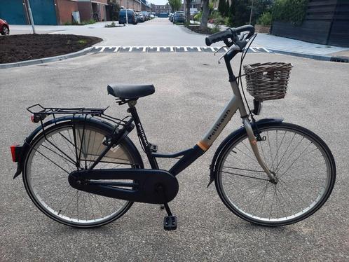 26 inch damesfiets met mandje (Zéér nette en goede staat), Fietsen en Brommers, Fietsen | Dames | Damesfietsen, Zo goed als nieuw