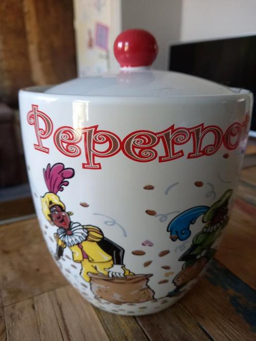 Pepernoten pot met zwarte piet er op., Diversen, Sinterklaas, Zo goed als nieuw, Ophalen of Verzenden