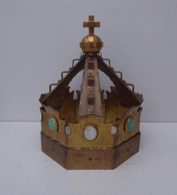 Antieke  Grote Kroon Kerk beschikbaar voor biedingen