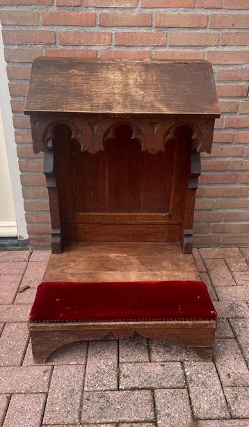 Antieke Franse bidbank 1880–1910 massief eikenhout & fluweel beschikbaar voor biedingen