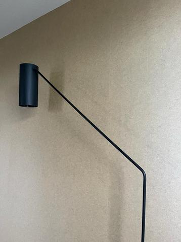 Handgemaakt vloerlamp beschikbaar voor biedingen