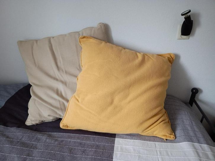 2 Kussens 70x70cm van Ikea, Huis en Inrichting, Woonaccessoires | Kussens, Zo goed als nieuw, Overige kleuren, Vierkant, Ophalen