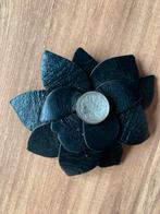 Lalique bloemenbroche, Ophalen of Verzenden, Zo goed als nieuw, Zwart, Overige materialen