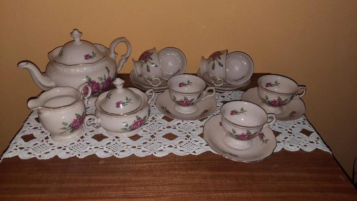 IZGS Vintage 10 delig THEESERVIES met bloemetjes HIGHTEA, Antiek en Kunst, Antiek | Servies compleet, Ophalen