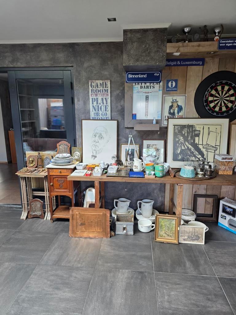 Grote partij schilderijen, vintage audio, porselein, enz., Ophalen