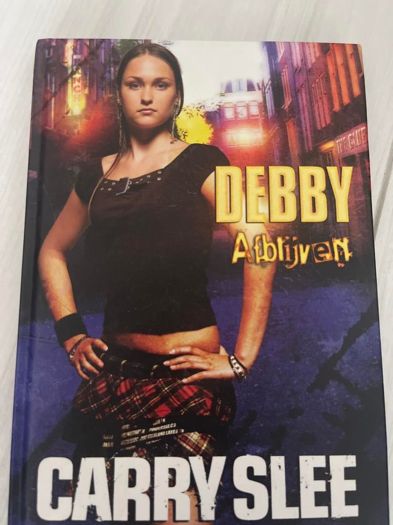 Debby Afblijven - Carry Slee, Ophalen of Verzenden, Gelezen, Fictie