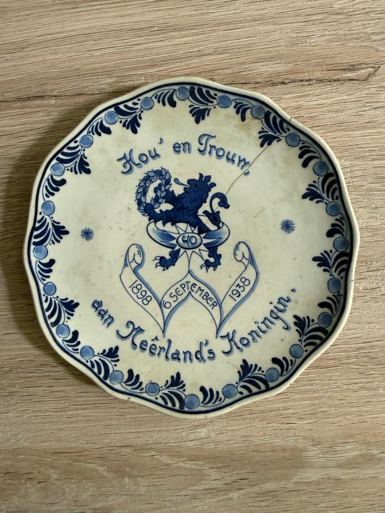 Regina Gouda Koningin Wilhelmina 1898-1938, Ophalen of Verzenden, Gebruikt, Servies
