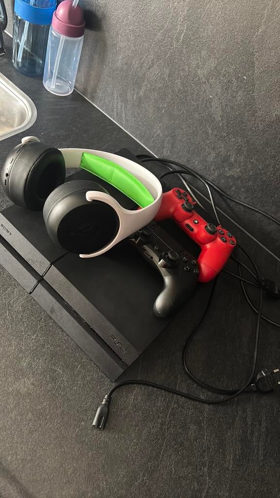 Playstation 4 inclusief 2 controller en draadloze headset, Spelcomputers en Games, Spelcomputers | Sony PlayStation 4, Ophalen of Verzenden