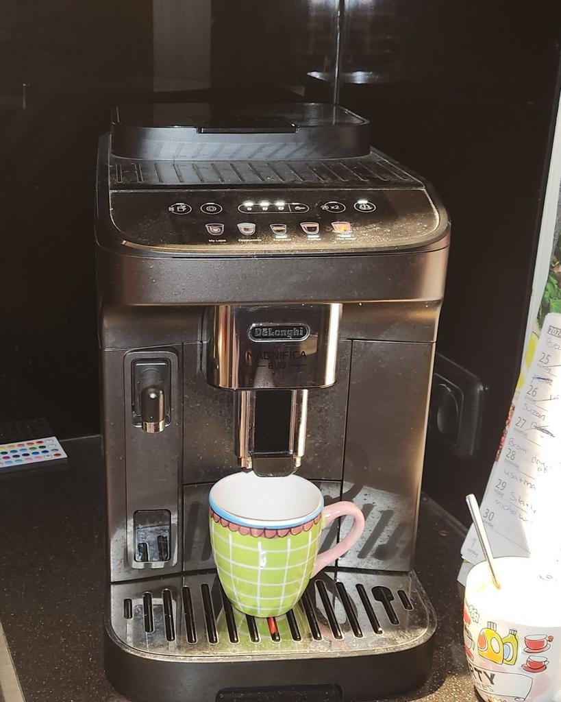 Koffie machine delonghi magnifica, Witgoed en Apparatuur, Koffiezetapparaten, Ophalen, Afneembaar waterreservoir, Koffiemachine