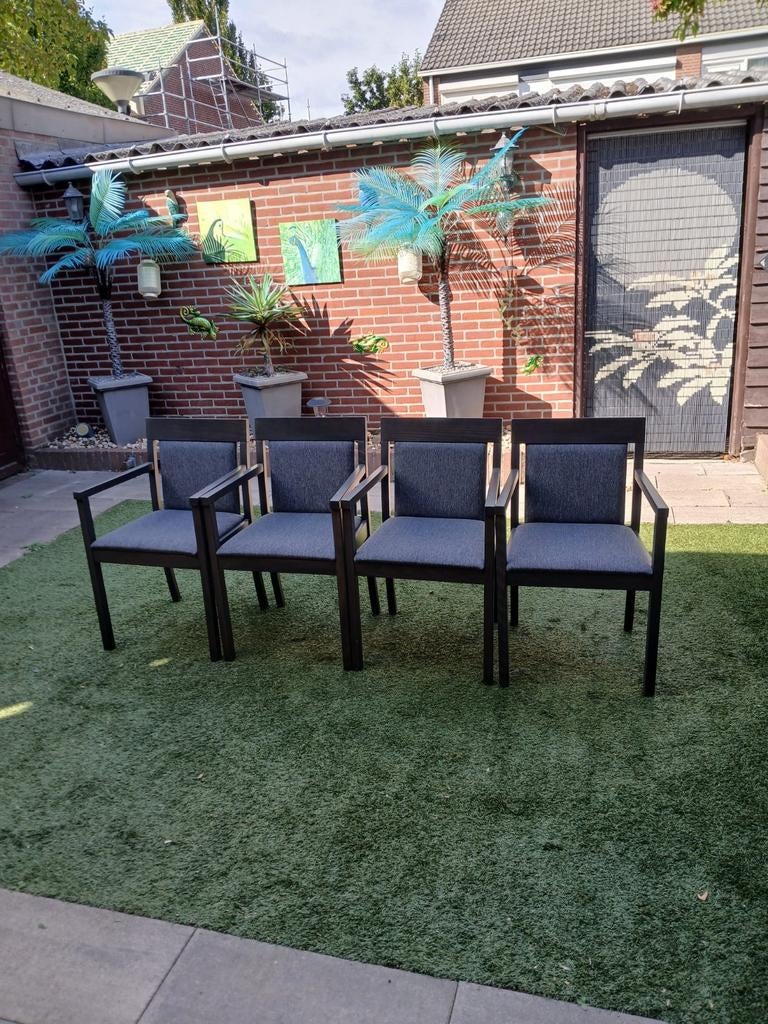 4 mooie nette eetkamerstoelen zijn nog nieuw niet gebruikt, Huis en Inrichting, Ophalen, Zwart