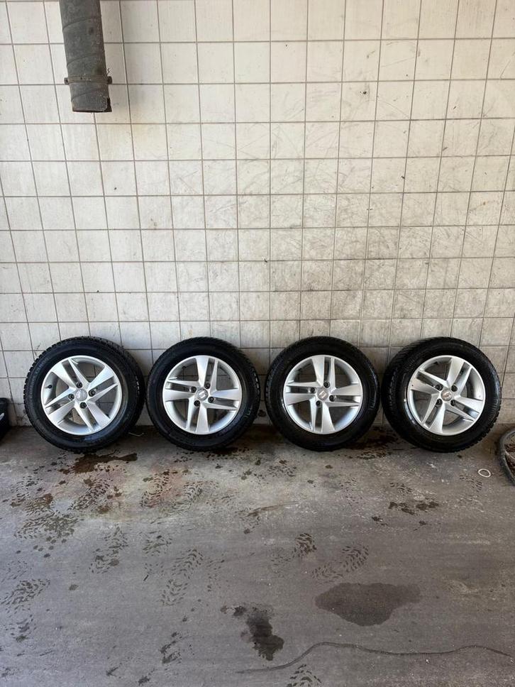 Continental Winterbanden op Velg - 175/65 R14 Seat mi velgen, Auto-onderdelen, Banden en Velgen, Banden en Velgen, Winterbanden