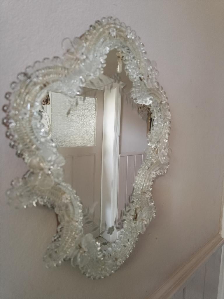 Vintage Murano spiegel met glazen bloemen, Antiek en Kunst, Ophalen of Verzenden, Overige vormen, Minder dan 50 cm, Minder dan 100 cm
