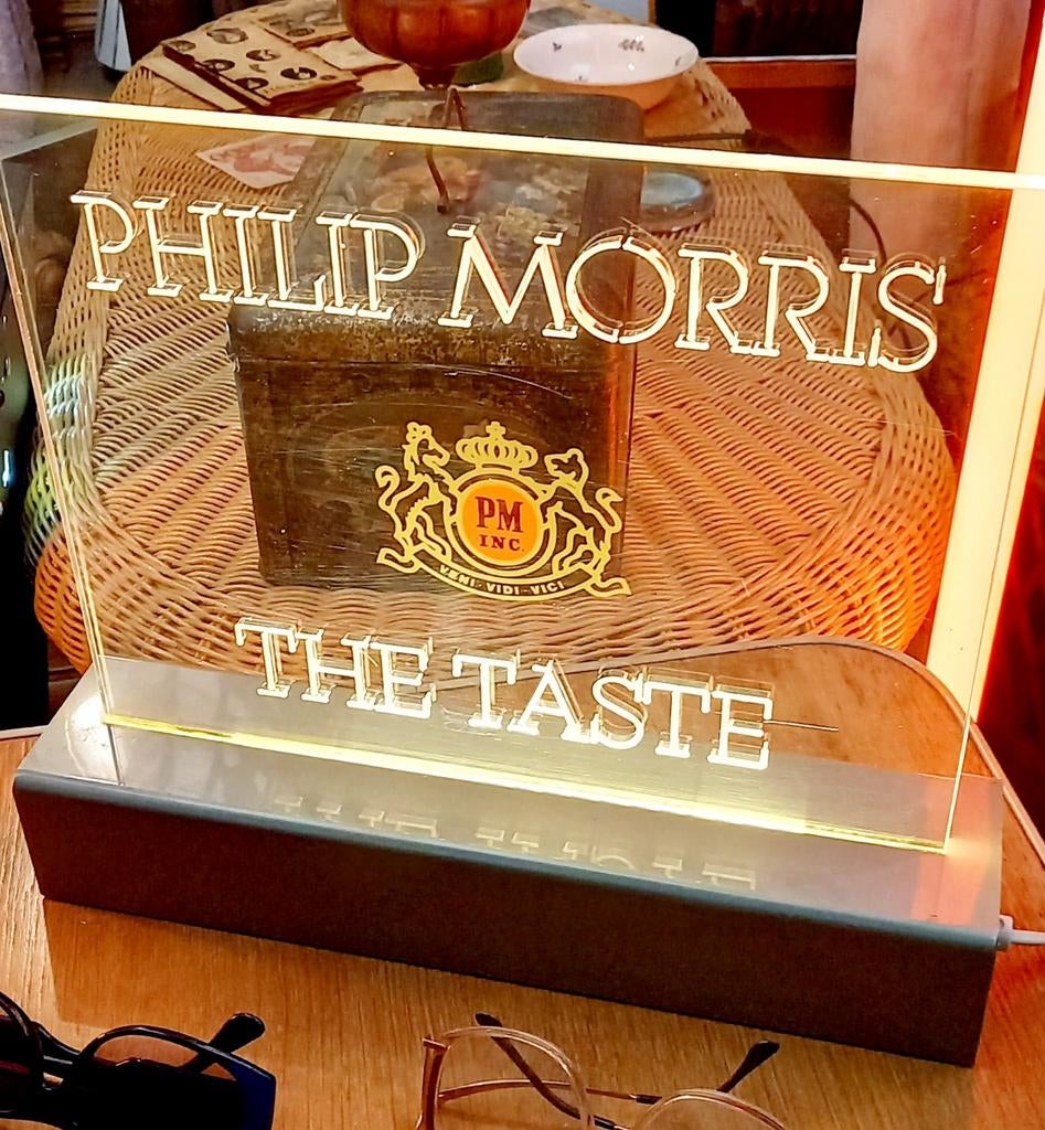 Oude lichtreclame Philip Morris sigaretten, Verzamelen, Ophalen, Gebruikt, Lichtbak of (neon) lamp