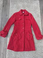 Getailleerde Rode Jas Maat 36 (kleine 38), Kleding | Dames, Jassen | Winter, Verzenden, Zo goed als nieuw, Maat 36 (S), Rood