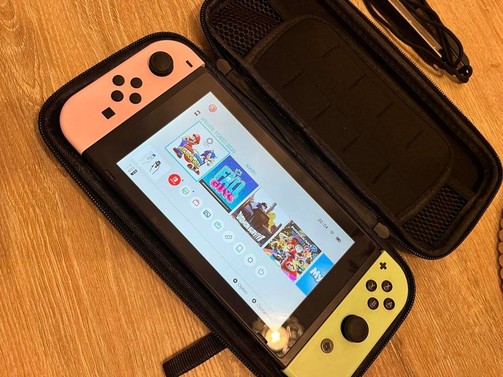 Nintendo Switch –  Roze/Groen Joy-Cons + Hoes, Ophalen of Verzenden, Zo goed als nieuw, Met 2 controllers, Switch Original