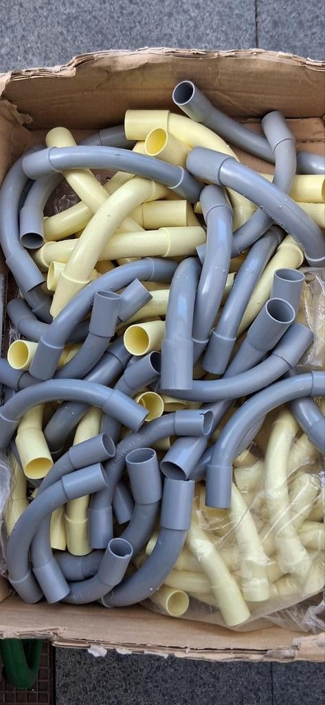 Doos vol bochten installatie bochten, div maten, Doe-het-zelf en Verbouw, Elektra en Kabels, Ophalen, Stopcontact