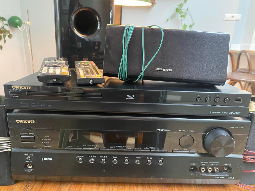 Onkyo Versterker met Blu-ray Speler en 5.1 Luidsprekers, Gebruikt, Blu-ray-speler, 70 watt of meer, 5.1-systeem