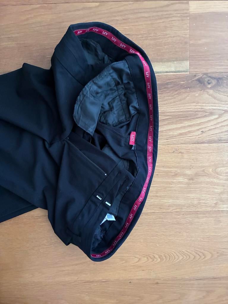 Zwarte damesbroek maat 48 van Liv, Kleding | Dames, Ophalen of Verzenden, Gedragen, Maat 46/48 (XL) of groter, Zwart