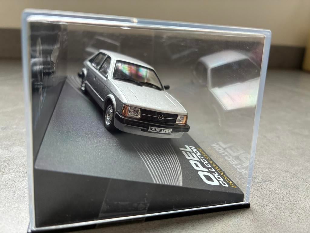 Opel kadett D 1:43, Ophalen of Verzenden, Zo goed als nieuw, Auto, Overige merken