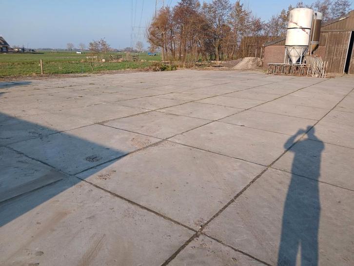 Bijna nieuwe stelconplaten 200x200x16, Zakelijke goederen, Agrarisch | Werktuigen, Overige, Werkplaats, Gebouw of Erf, Ophalen