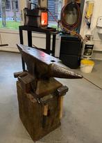 Aambeeld 162 kg incl hardhouten voetstuk., Ophalen