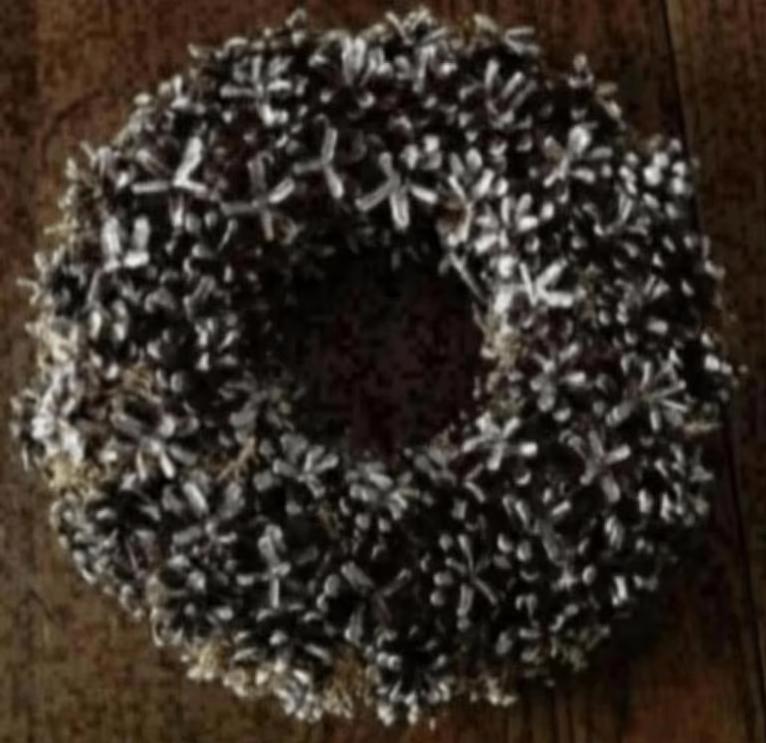 Kerstkrans, krans dennenappels; ongeveer 34 cm doorsnee, Huis en Inrichting, Ophalen of Verzenden, Zo goed als nieuw