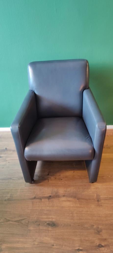 4 Nette leren eetkamerstoelen op wielen, Ophalen, Minder dan 50 cm, Gebruikt, Minder dan 75 cm